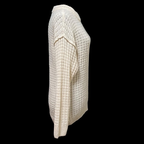 SO Cream Textured Knit Pullover Sweater NWT Small Crew Neck Cozy Soft Layer - Picture 2 of 7